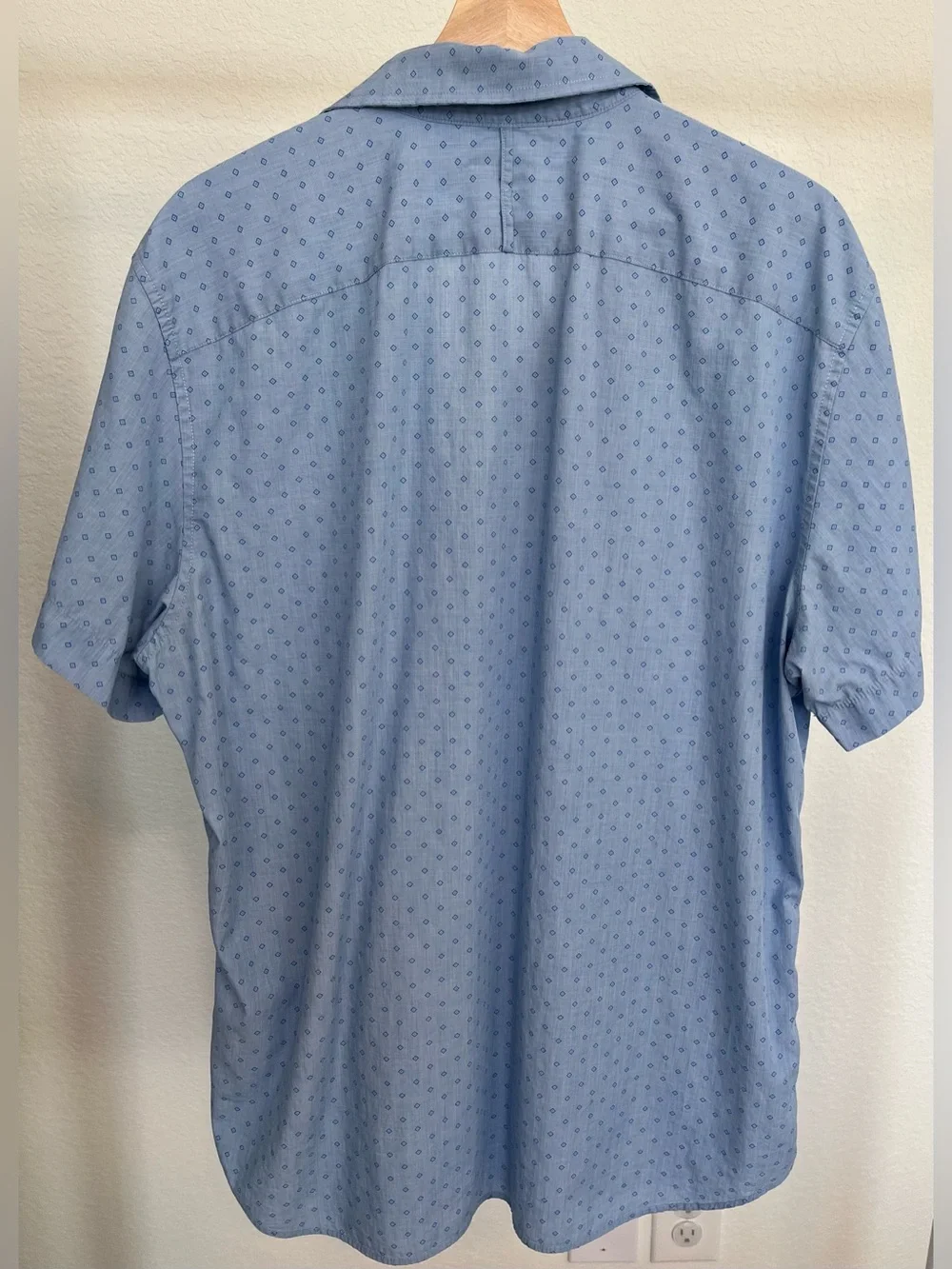 Banana Republic Light Blue Short-Sleeve Micro Print Button-Down Shirt